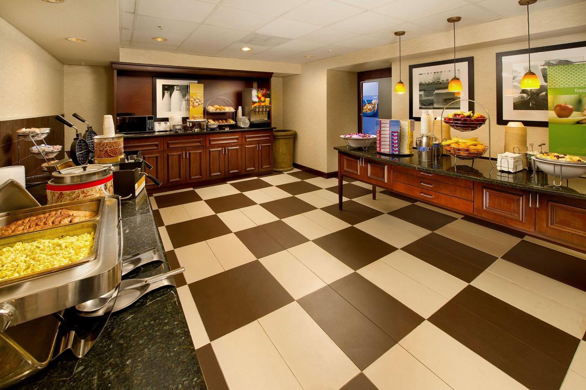 Hampton Inn And Suites San Antonio Airport Exteriér fotografie