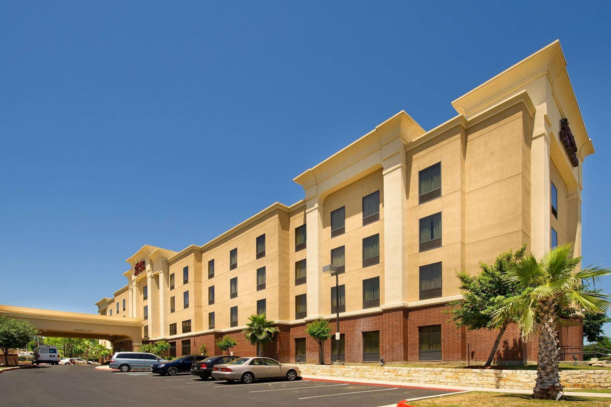 Hampton Inn And Suites San Antonio Airport Exteriér fotografie