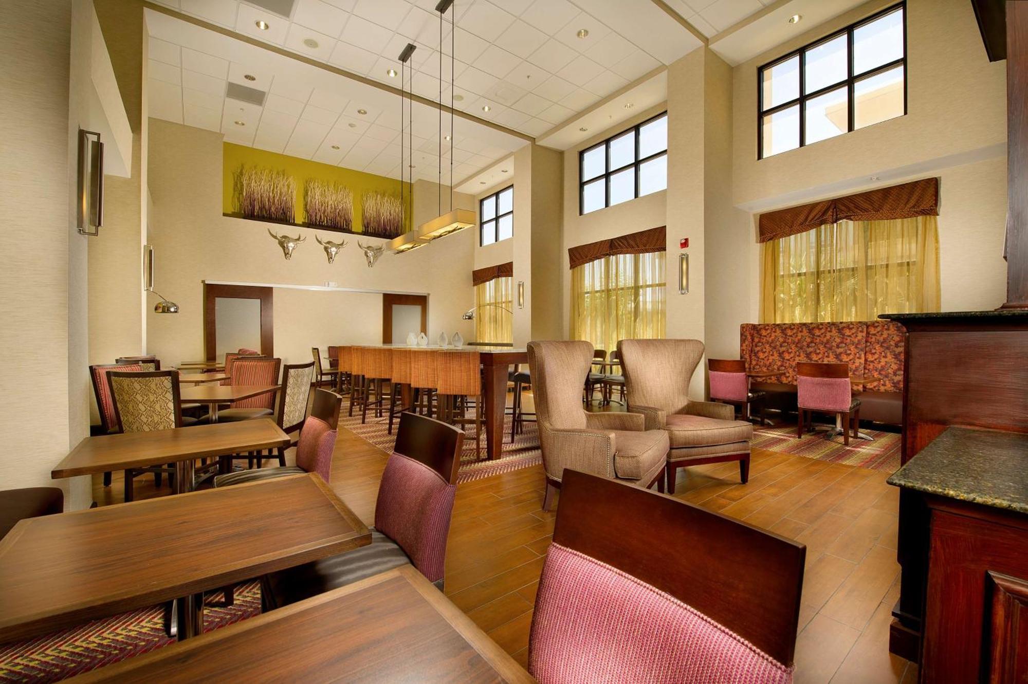 Hampton Inn And Suites San Antonio Airport Exteriér fotografie
