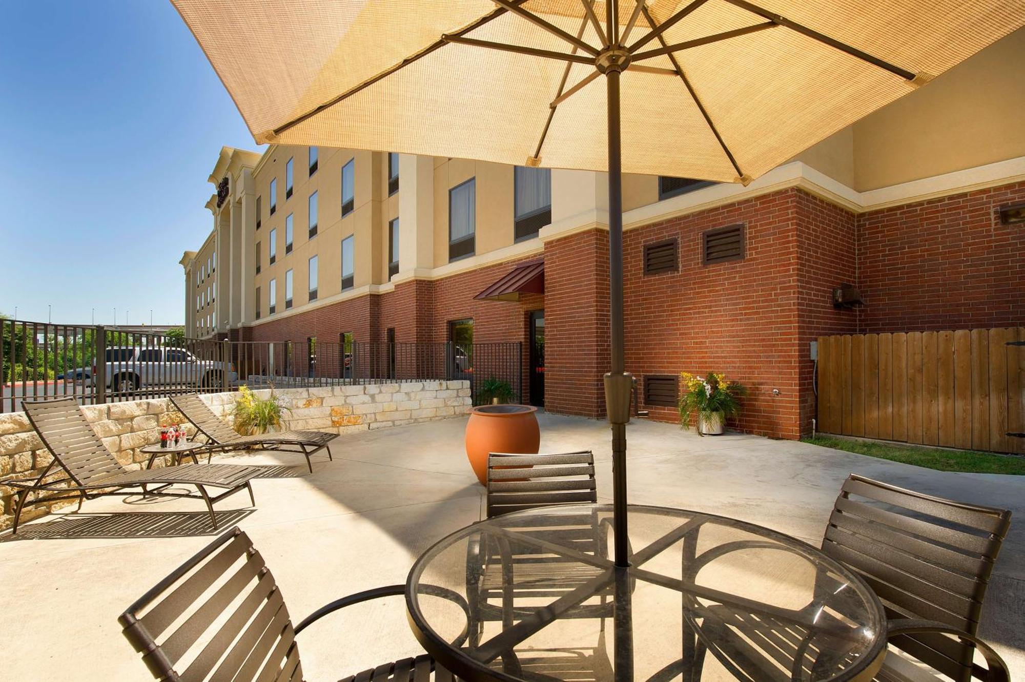 Hampton Inn And Suites San Antonio Airport Exteriér fotografie