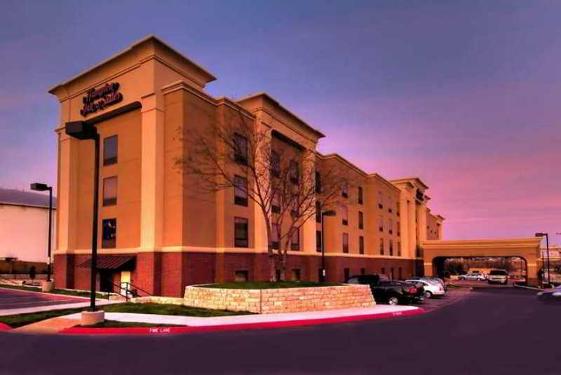 Hampton Inn And Suites San Antonio Airport Exteriér fotografie